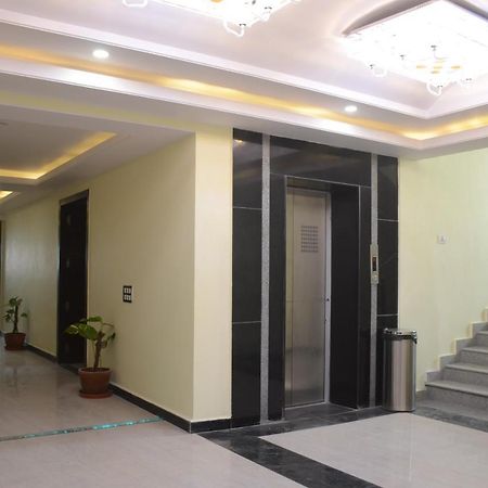 Hotel Puja Residency Varanasi Esterno foto