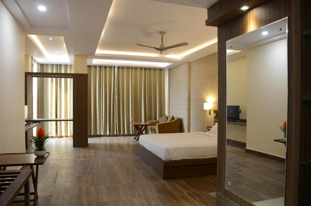 Hotel Puja Residency Varanasi Esterno foto