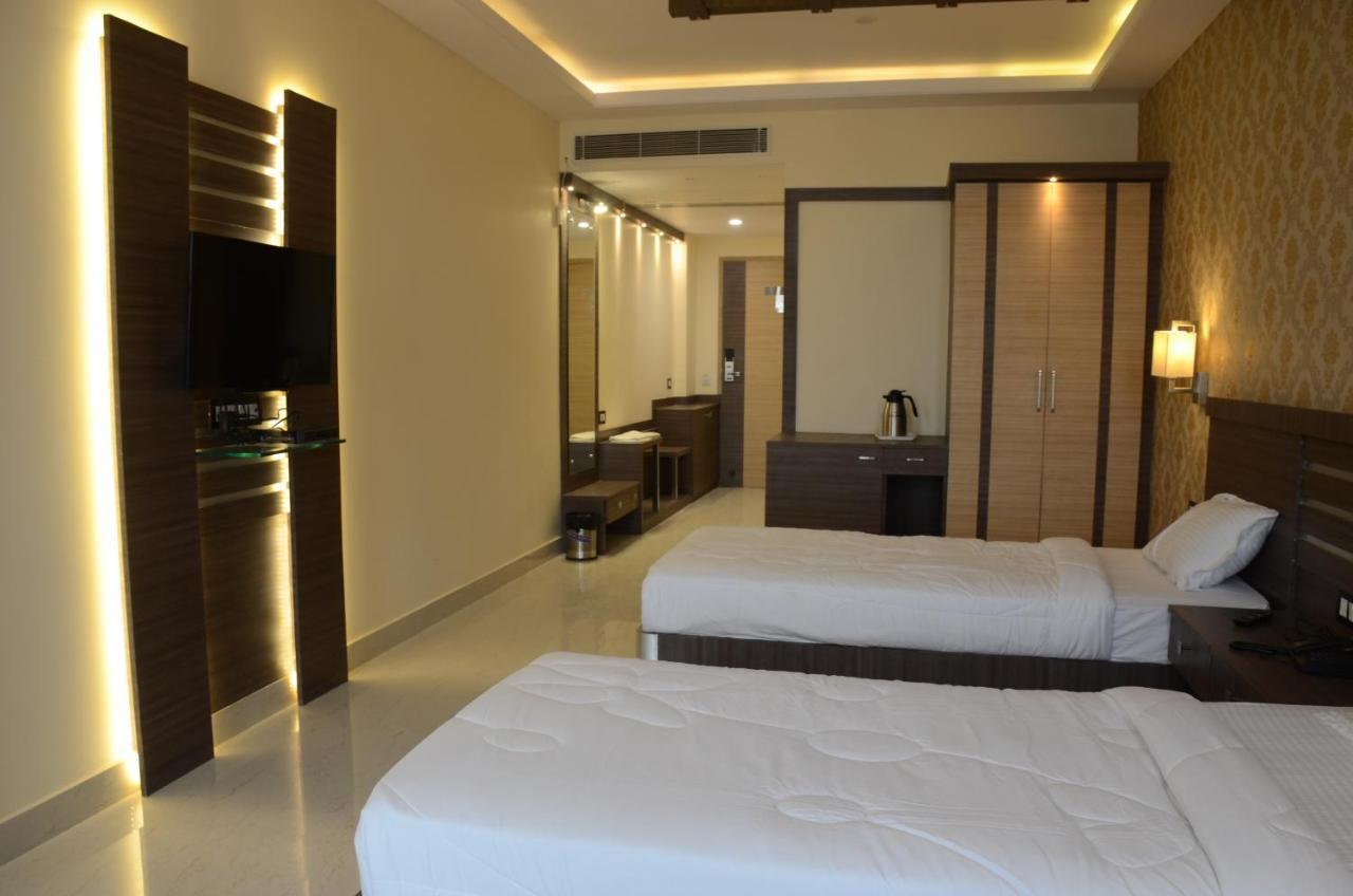 Hotel Puja Residency Varanasi Esterno foto