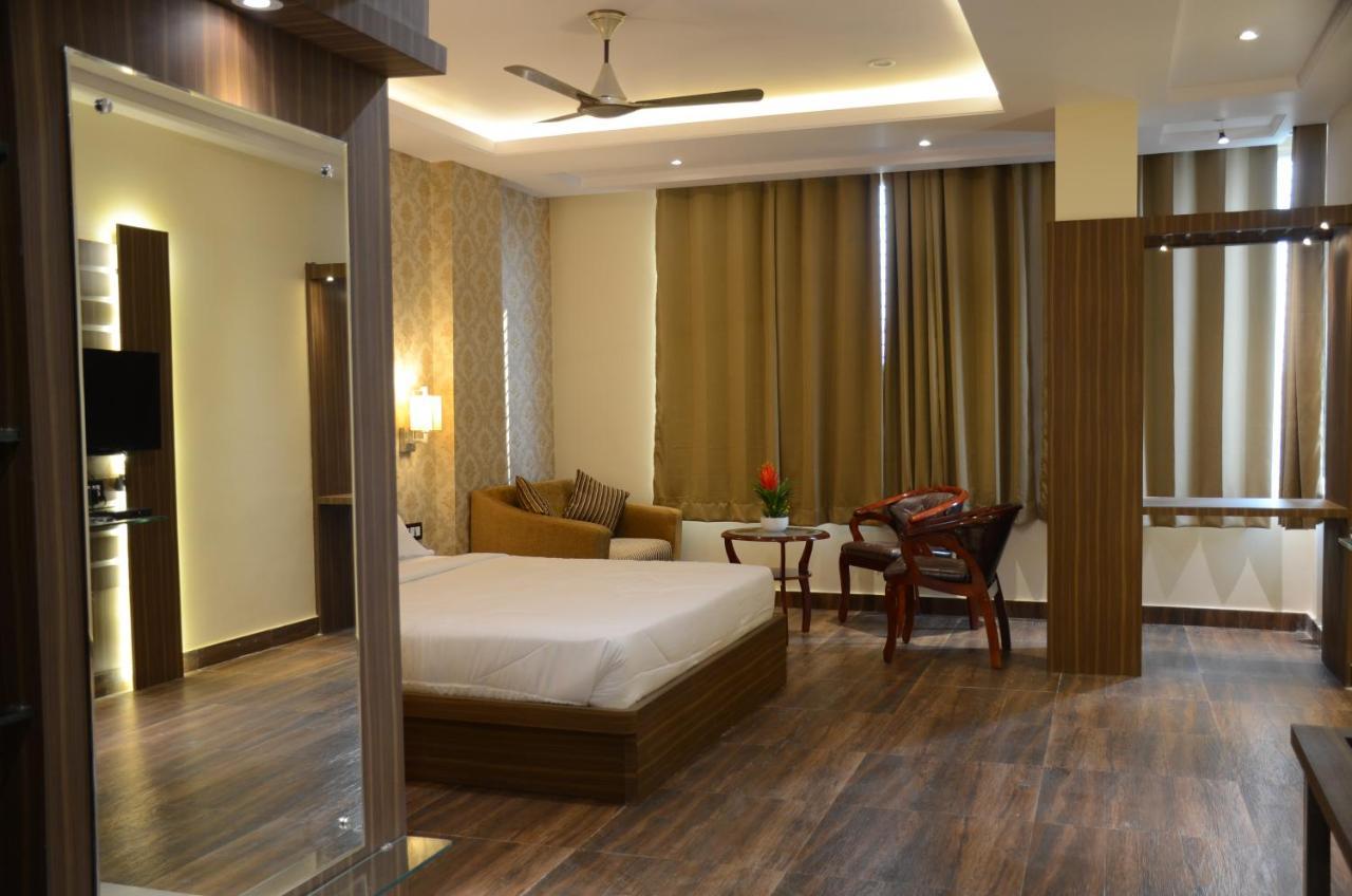 Hotel Puja Residency Varanasi Esterno foto