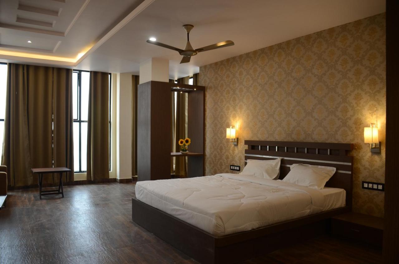 Hotel Puja Residency Varanasi Esterno foto
