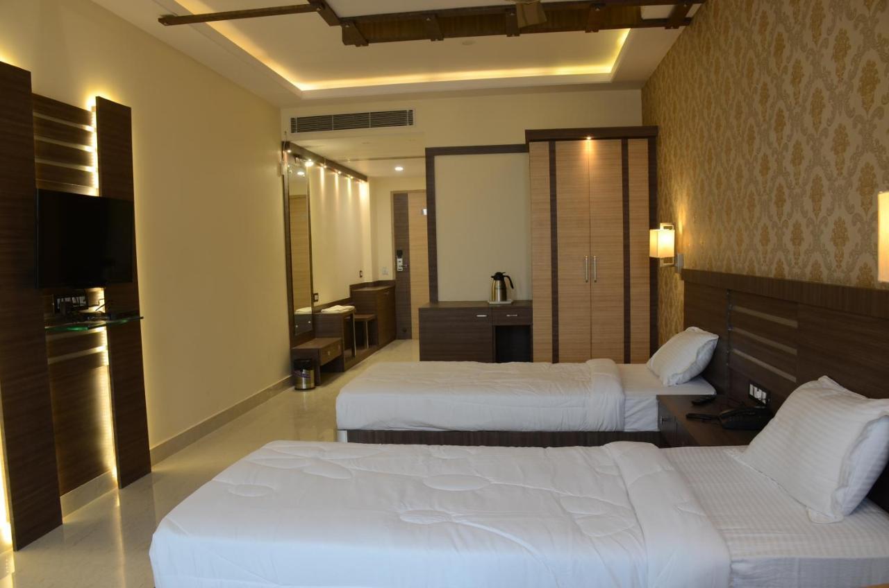 Hotel Puja Residency Varanasi Esterno foto