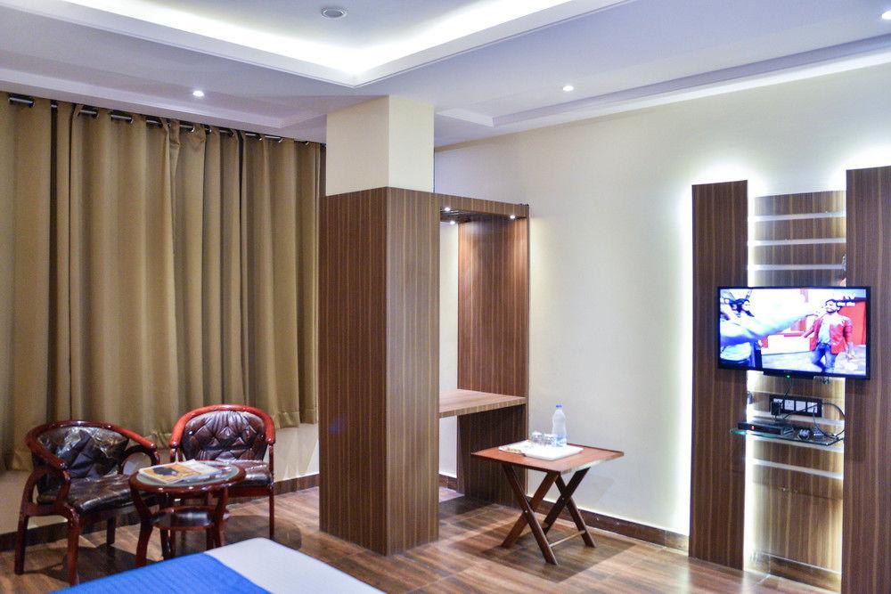 Hotel Puja Residency Varanasi Esterno foto